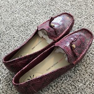 Isaac Mizrahi Women's Burgundy Moccasins